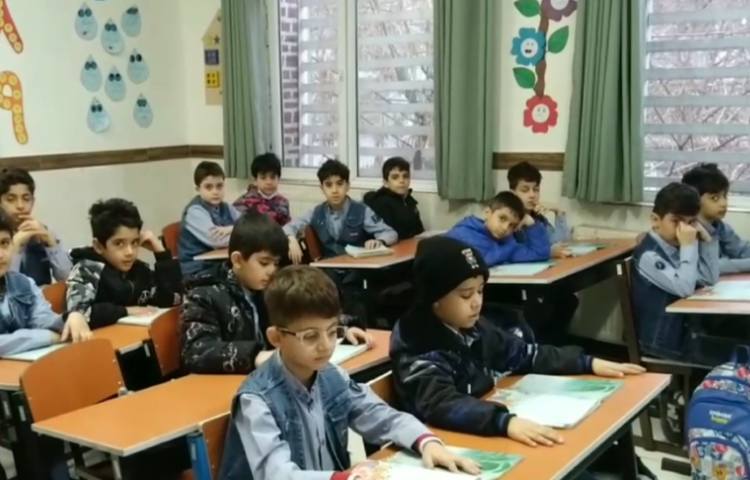 زنگ فارسی: همخوانی شعرحفظی نقاش دنیا 1