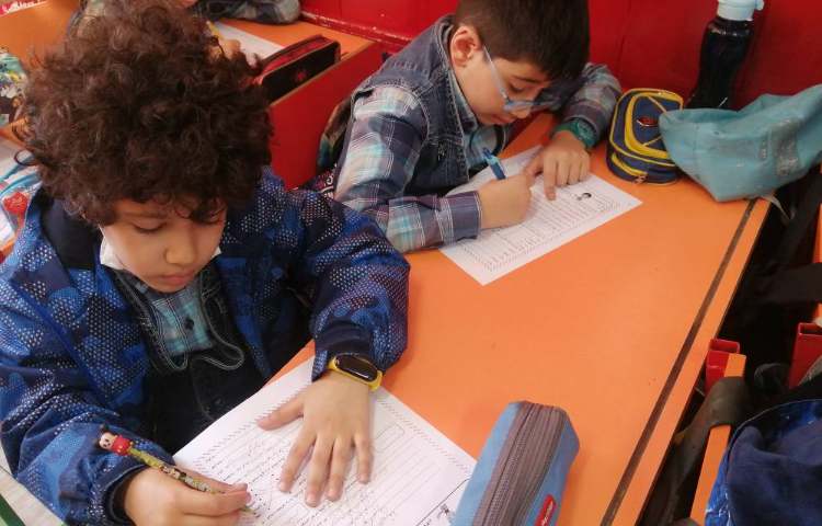 :زنگ فارسی و املا، تمرین مهارت کتابخوانی به شیوه حضور در کتابخانه 3