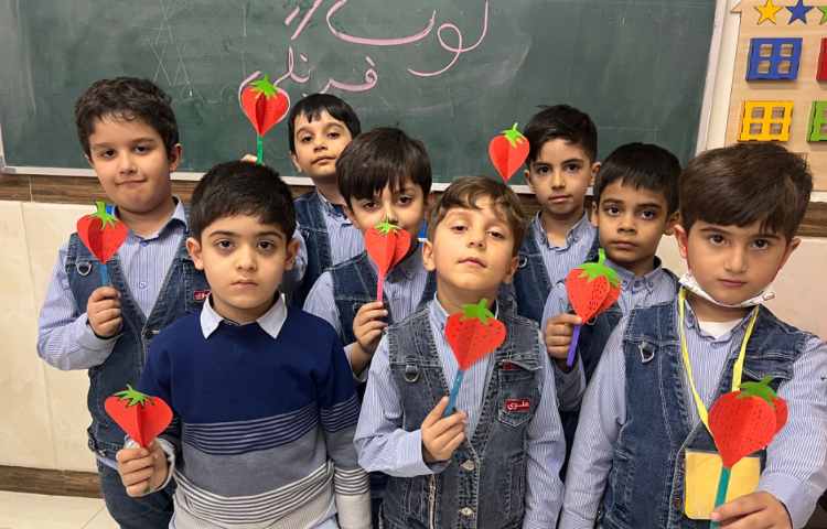 زنگ فارسی : کاردستی توت فرنگی 2 بعدی جهت نشانه (ت) 1