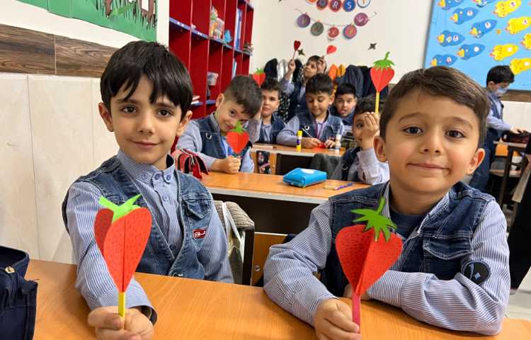 زنگ فارسی : کاردستی توت فرنگی 2 بعدی جهت نشانه (ت)