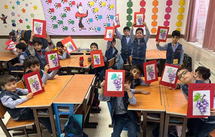 زنگ فارسی: کاردستی کلاژ انگور 1