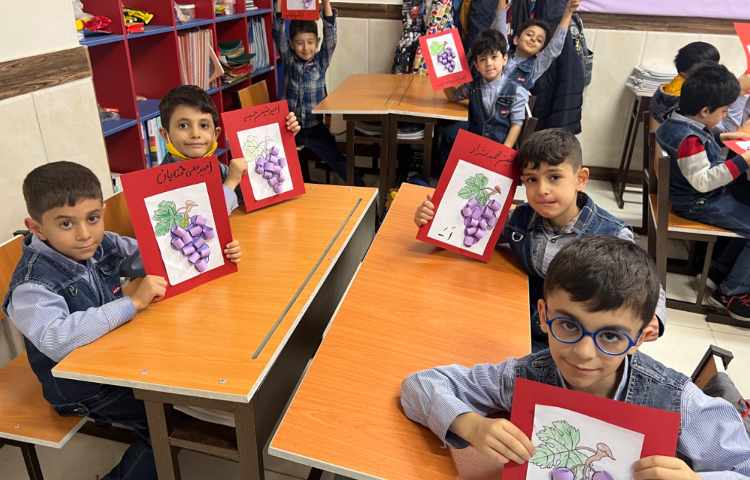 زنگ فارسی: کاردستی کلاژ انگور 2