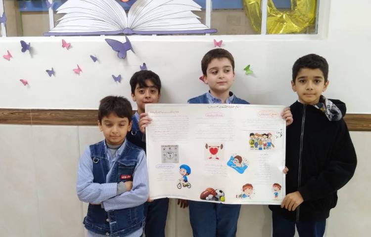 زنگ فارسی: کار گروهی تهیه‌ی روزنامه‌دیواری 3