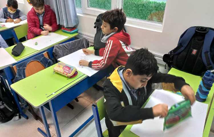 زنگ قشنگ هنر همراه با نقاشی برای مسابقه (جانِ من کیست؟ ) 3