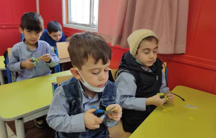 زنگ ماهرشو : دست ورزی جهت افزایش مهارت کار با قیچی و چسب 2