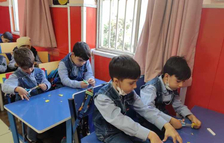 زنگ ماهرشو : دست ورزی جهت افزایش مهارت کار با قیچی و چسب 4