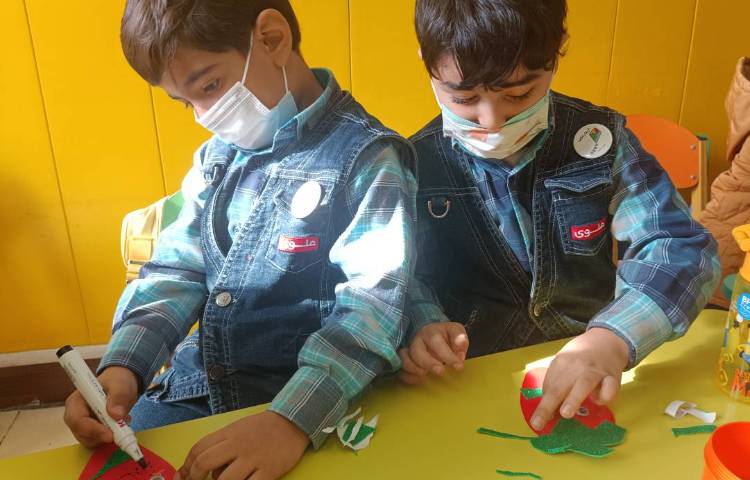 :زنگ ماهرشو، کاردستی (ت) مثل توت فرنگی 1