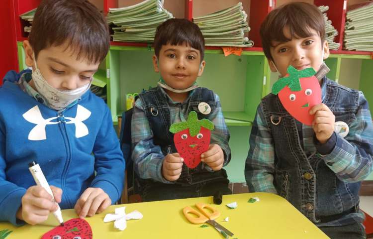 :زنگ ماهرشو، کاردستی (ت) مثل توت فرنگی