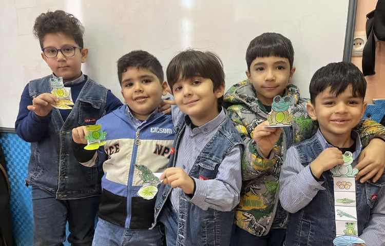 زنگ ماهرشو( کاردستی مراحل رشد قورباغه) 4