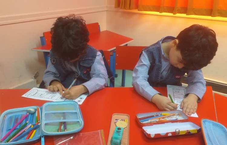 زنگ ماهر شو ساخت کاردستی مربوط به مراحل رشد قورباغه 3