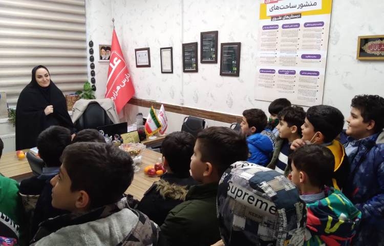 زنگ مطالعات اجتماعی: آشنایی با مکان‌های مختلف مدرسه دوست‌داشتنی ما و آشنایی با فعالیت‌های کادر مدرسه