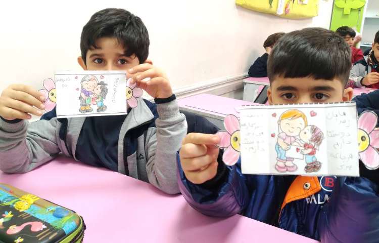 زنگ مطالعات اجتماعی: مرور و ساخت کاردستی قدردانی از مادر 5