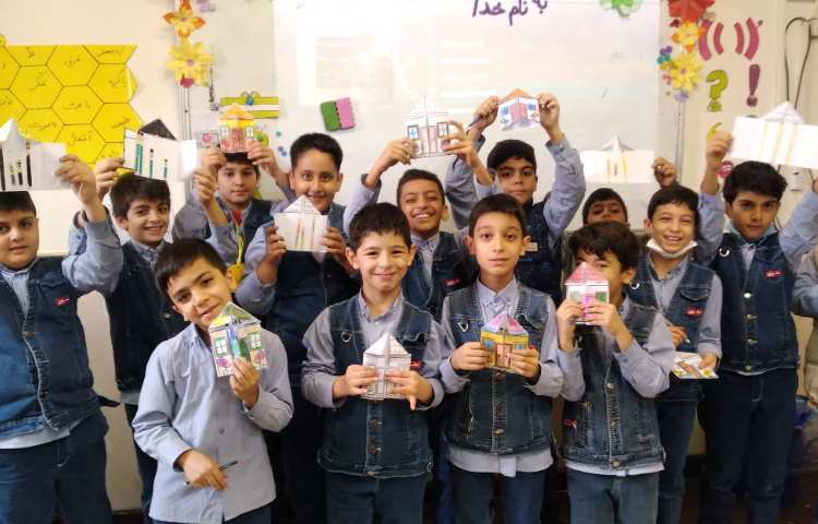 زنگ مطالعات: درس پنجم (ساخت کاردستی برای آشنایی با خانواده)