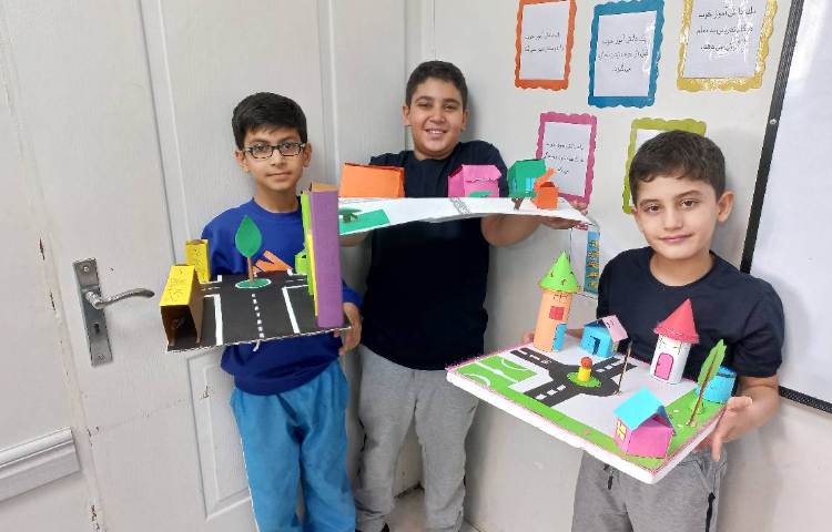 زنگ مطالعات و تحویل ماکت های محله توسط دانش آموزان پایه چهارم