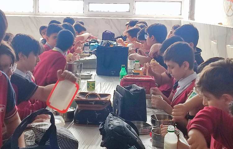 زنگ نهار دانش آموزان 1