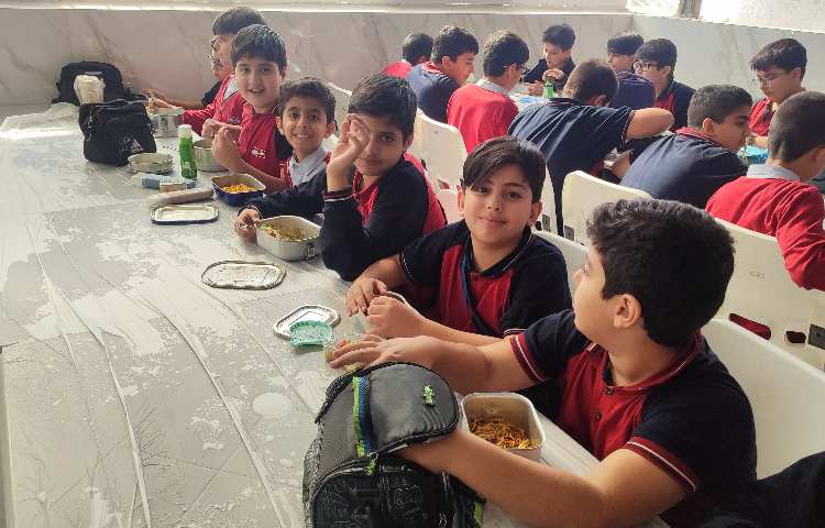 زنگ نهار دانش آموزان 4