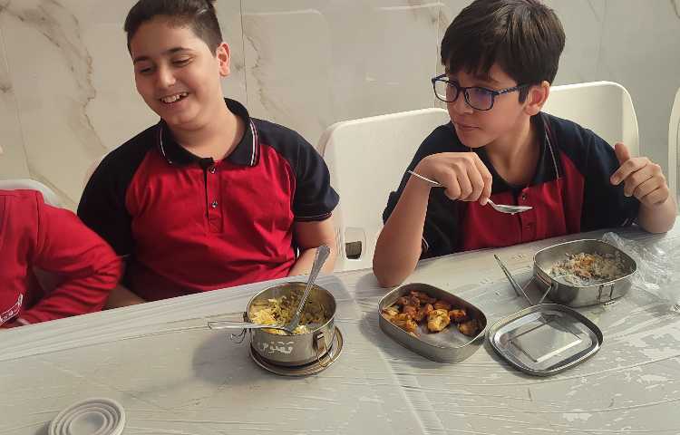 زنگ نهار دانش آموزان