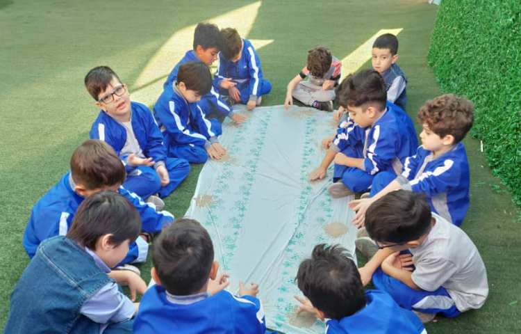 زنگ نوشتاری دست ورزی در حیاط 1