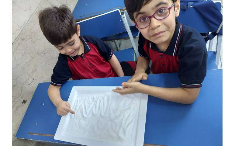 زنگ نوشتاری ،کشیدن خطوط روی نمک 6