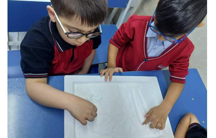 زنگ نوشتاری ،کشیدن خطوط روی نمک 8