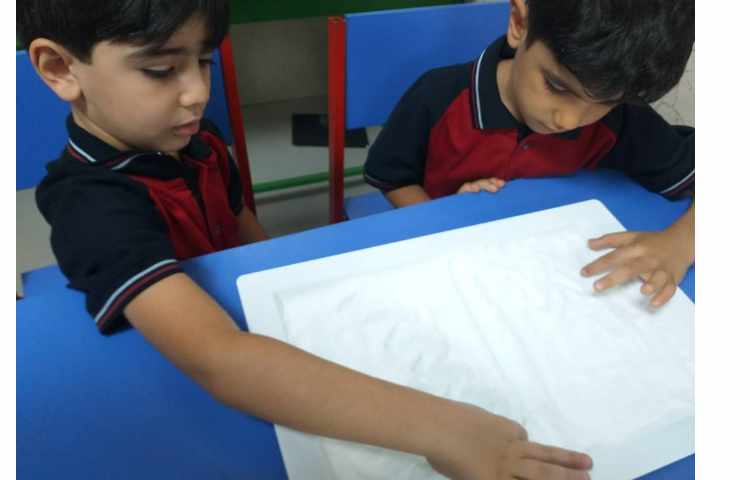 زنگ نوشتاری کشیدن خطوط مختلف آموزش داده شده روی نمک کلاس پیش 1 2