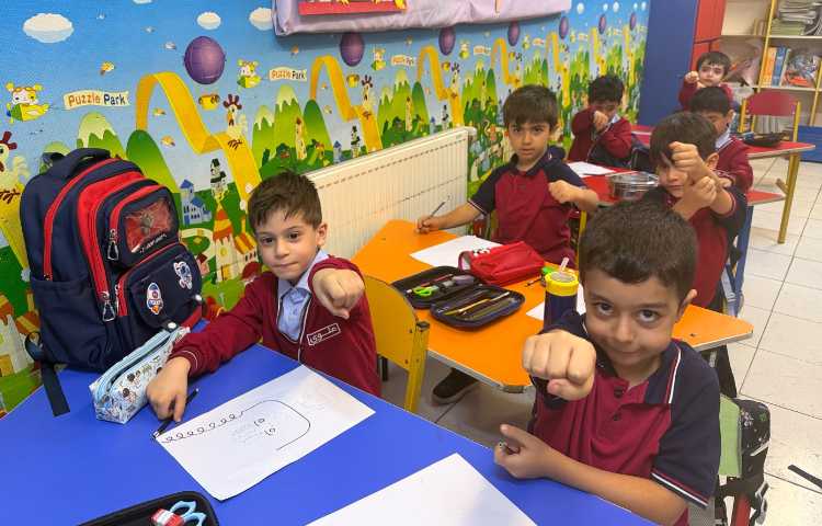 زنگ هنر نقاشی با اشکال هندسی و انواع خطوط 2