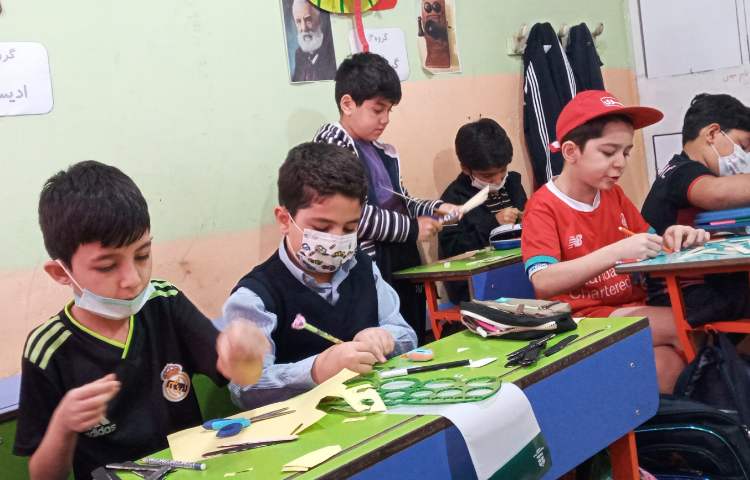 زنگ هنر و خلاقیت با ساخت کاردستی توسط دانش آموزان پایه دوم 2