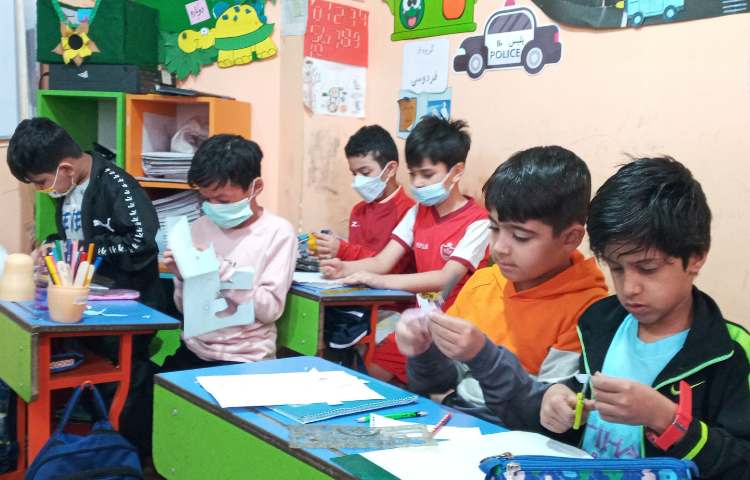 زنگ هنر و خلاقیت با ساخت کاردستی توسط دانش آموزان پایه دوم 3