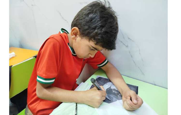 زنگ هنر پایه ی سوم(نقاشی روی پلکسی با رنگ ویترای) 5
