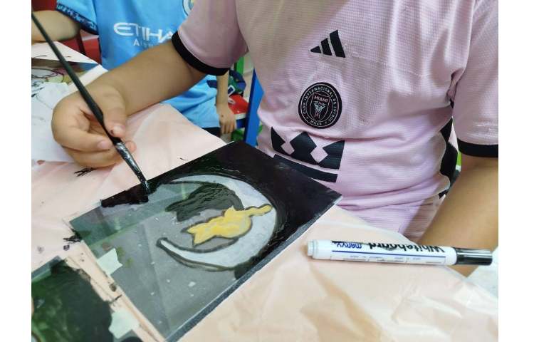 زنگ هنر پایه ی سوم(نقاشی روی پلکسی با رنگ ویترای) 6