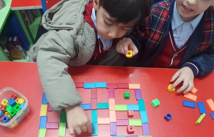 زنگ هیجان انگیز دومینو و تلفیق با مفاهیم ریاضی(تثبیت مفهوم ردیف و ستون) 3