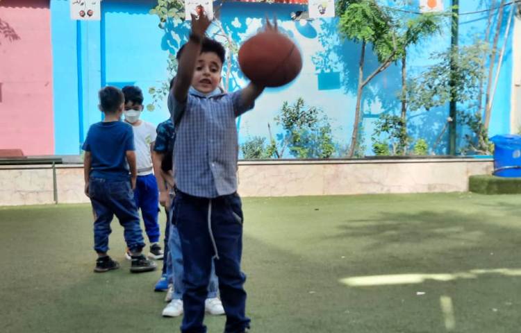 :زنگ ورزش، بازی پرتاپ توپ در سبد، کلاس بادبادک و شاپرک 2