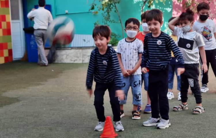 :زنگ ورزش، بازی پرتاپ توپ در سبد، کلاس بادبادک و شاپرک 4