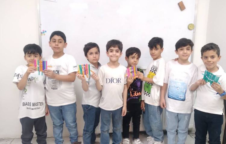 زنگ چوب جادویی :ساخت وروجک با هدف گسترش خلاقیت و هماهنگی بین چشم و دست و آموزش تمرکز و صبر 1