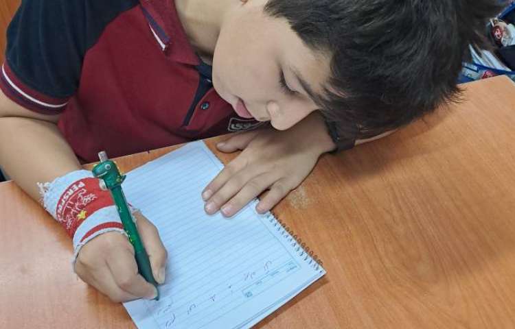 زیبانویسی - آموزش حرف ی و اتصالاتش 3