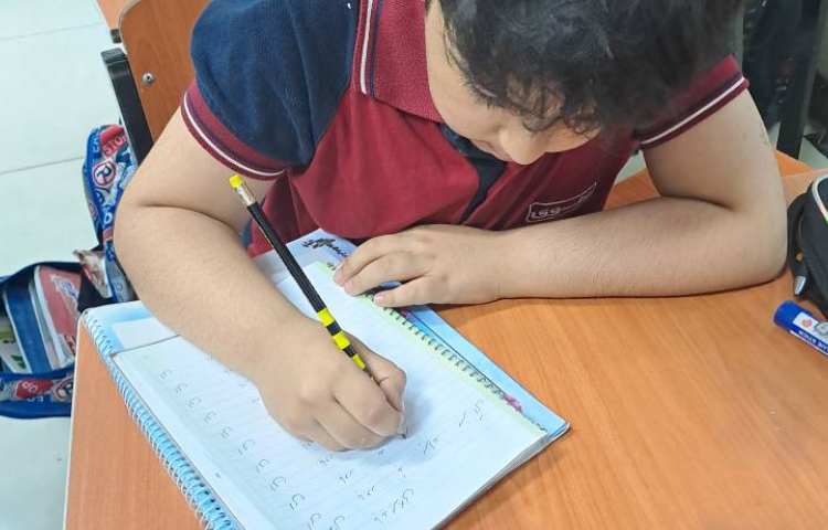 زیبانویسی - آموزش حرف ی و اتصالاتش