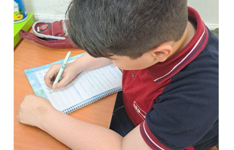 زیبا نویسی - آموزش حرف و و اتصالات 1