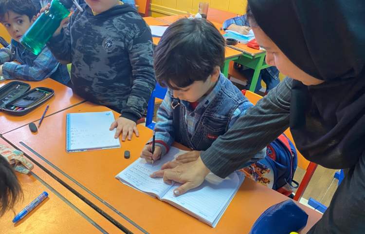 :زیبا نویسی. کلاس توت فرنگی و پرتقال 6