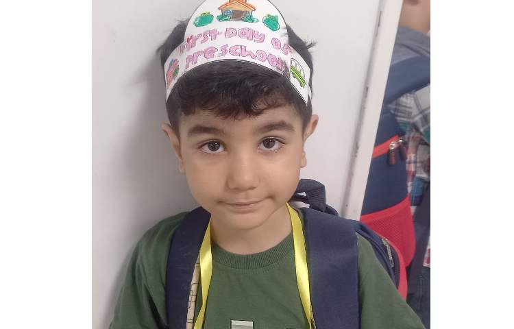 ساختن تاج first day of preschool در کلاس های پیش دبستان 3