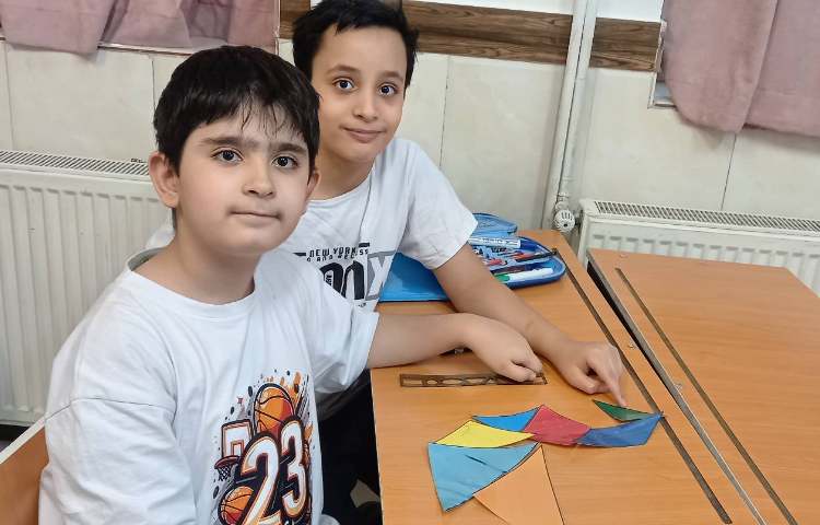 ساخت اشکال متنوع با تانگرام و محاسبه ی مساحت آن‌ها 4