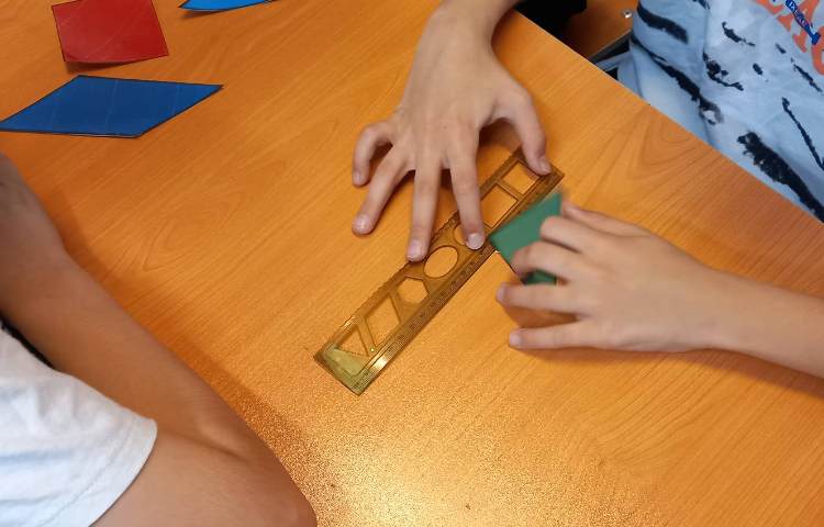 ساخت اشکال متنوع با تانگرام و محاسبه ی مساحت آن‌ها