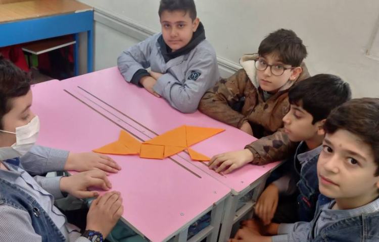 ساخت اشکال مختلف به کمک تانگرام جهت تقویت هوش فضایی و هندسی