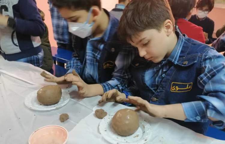 ساخت انار با گل سفالگری پایه چهارم 1