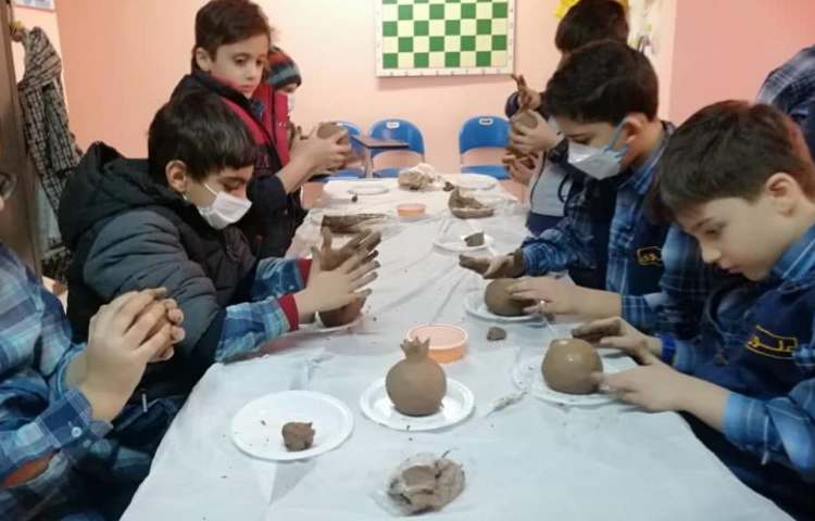 ساخت انار با گل سفالگری پایه چهارم 4