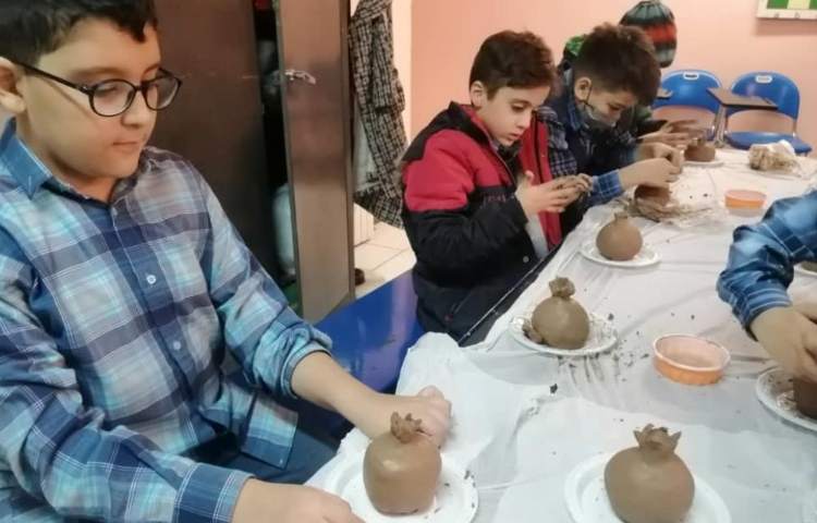 ساخت انار با گل سفالگری پایه چهارم 5