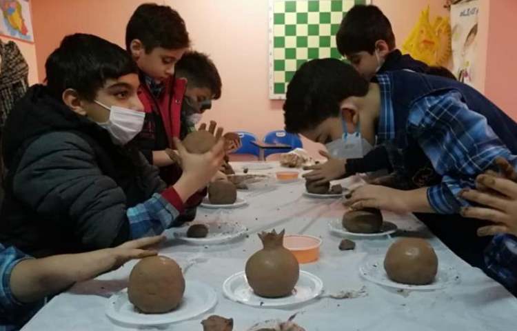 ساخت انار با گل سفالگری پایه چهارم