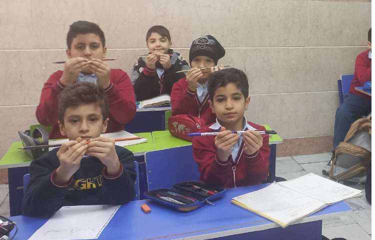 ساخت انواع زاویه ها با وسایل ساده مانند 2 مداد و کتاب