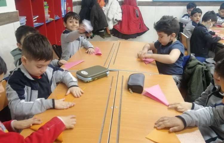 ساخت اوریگامی خرگوش به جهت ایجاد انگیزه تدریس نشانه (خ) و تقویت دقت و مهارت انگشتان 1