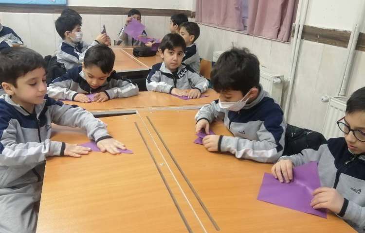 ساخت اوریگامی خرگوش به جهت ایجاد انگیزه تدریس نشانه (خ) و تقویت دقت و مهارت انگشتان 2