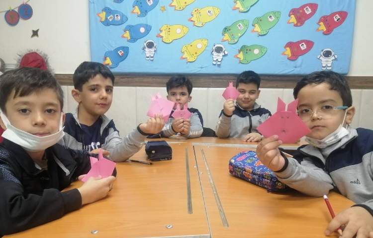ساخت اوریگامی خرگوش به جهت ایجاد انگیزه تدریس نشانه (خ) و تقویت دقت و مهارت انگشتان